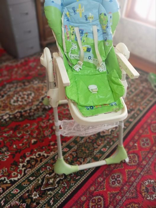Детский стульчик и коляска