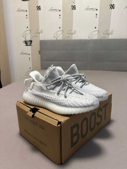 Yeezy  350v2 Static