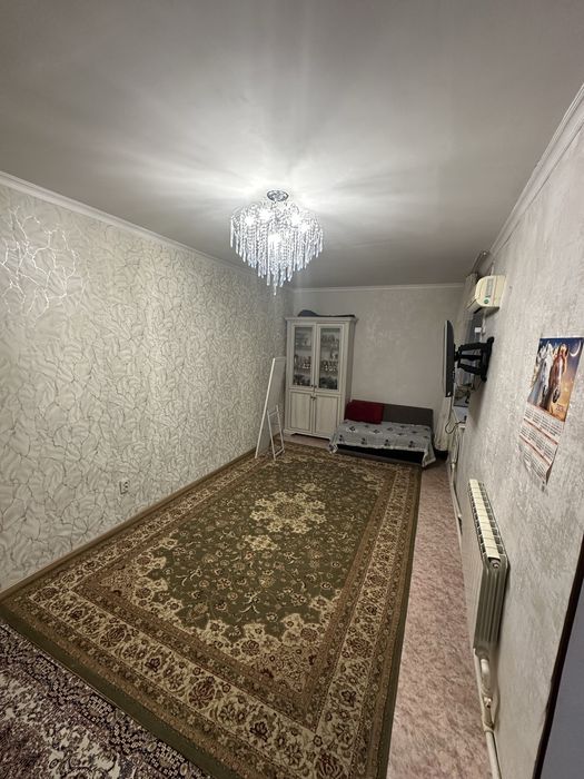 Уй сатылады,Ломоносов 11 аулада еки уй бар ауласы кен багасы келисимди