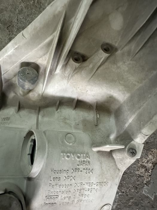 Продам 2 фары TOYOTA PRADO 120