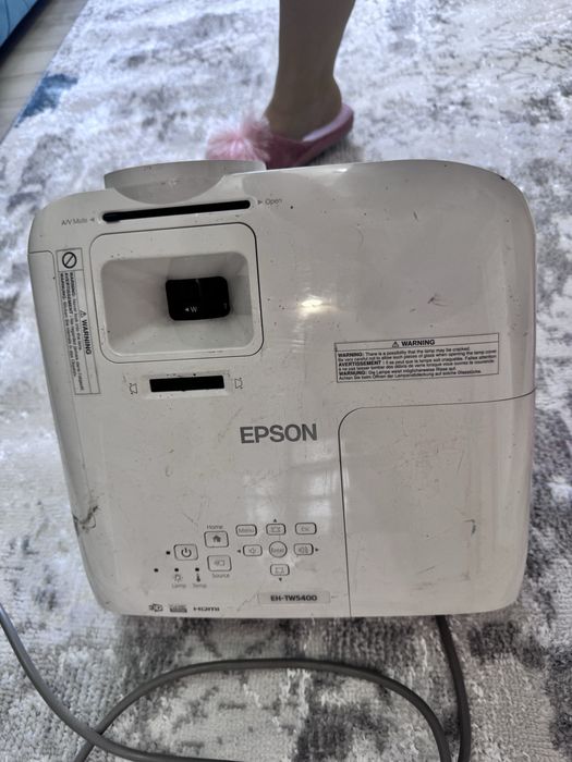 проектор Epson H850B — LCD-проектор от Epson.