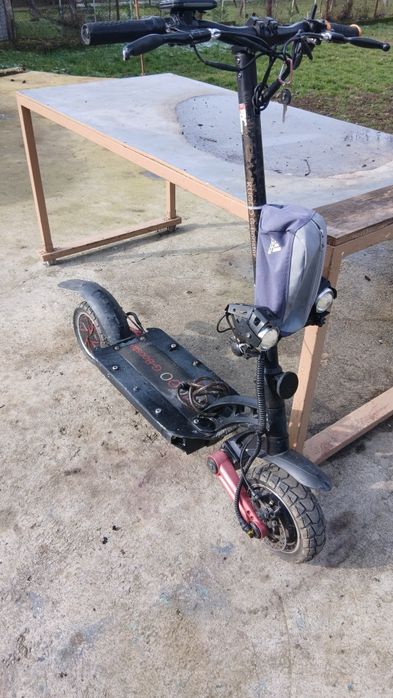 Vând trotineta electrica kugoo g booster