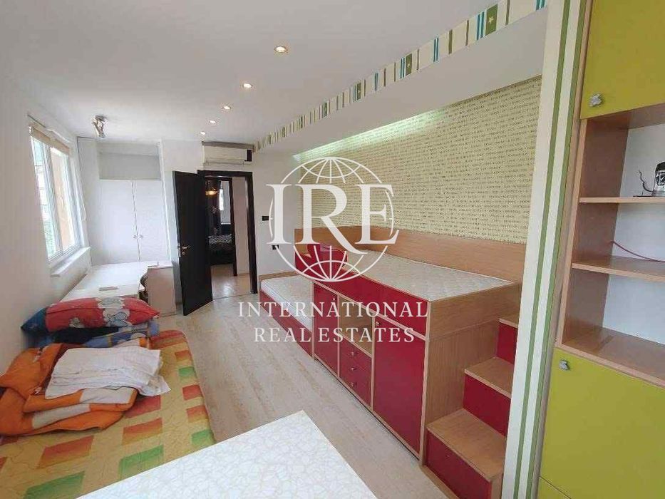 Продава се Тристаен апартамент в Варна, Левски - 145 кв.м за 1690 €/кв.м - Снимка #1