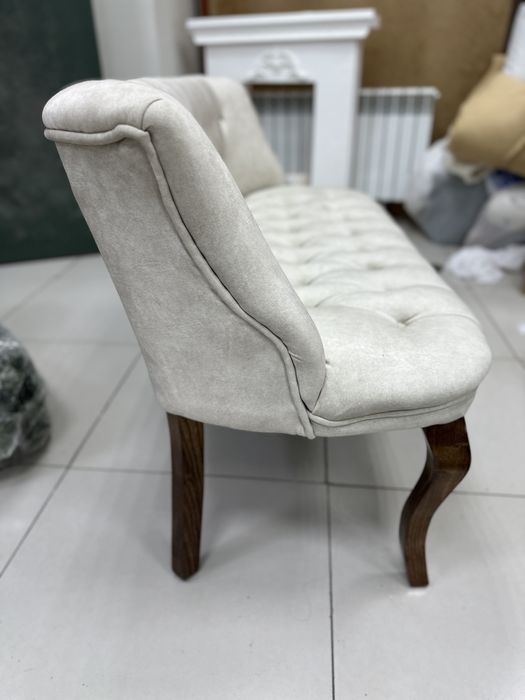 Диван в бежевом цвете