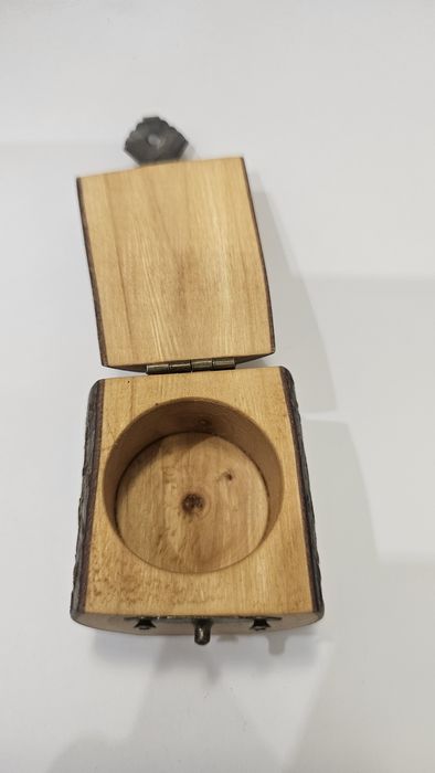 Шкатулка из дерева