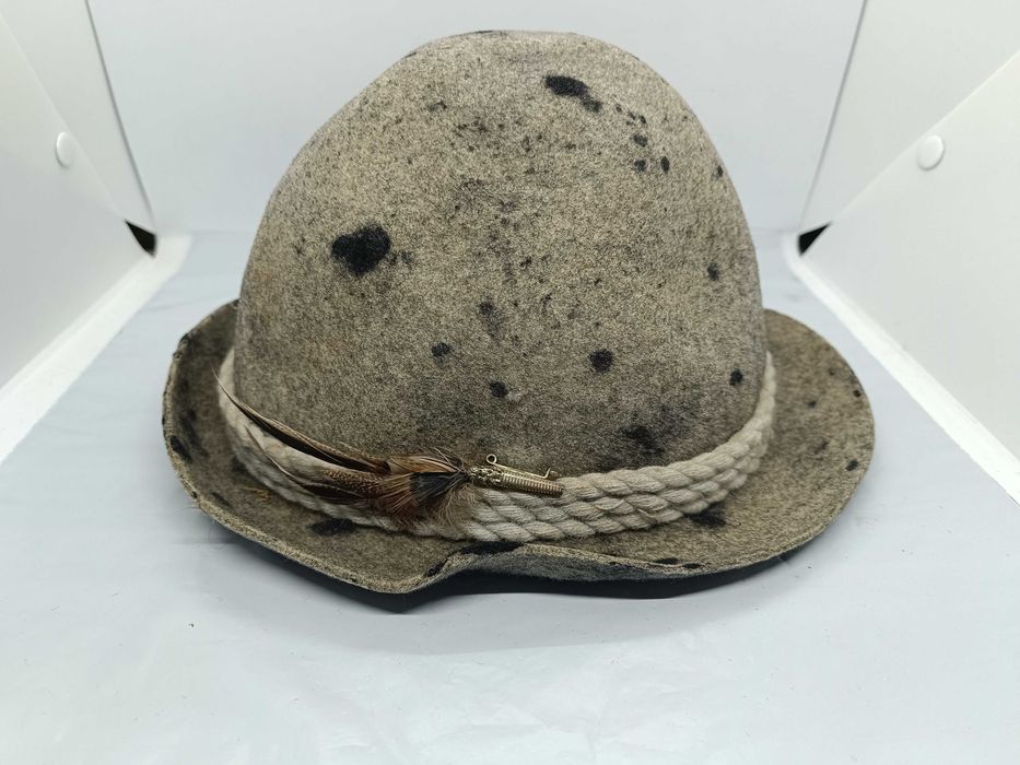 Две стари тиролски шапки