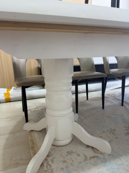 Стол со стульями