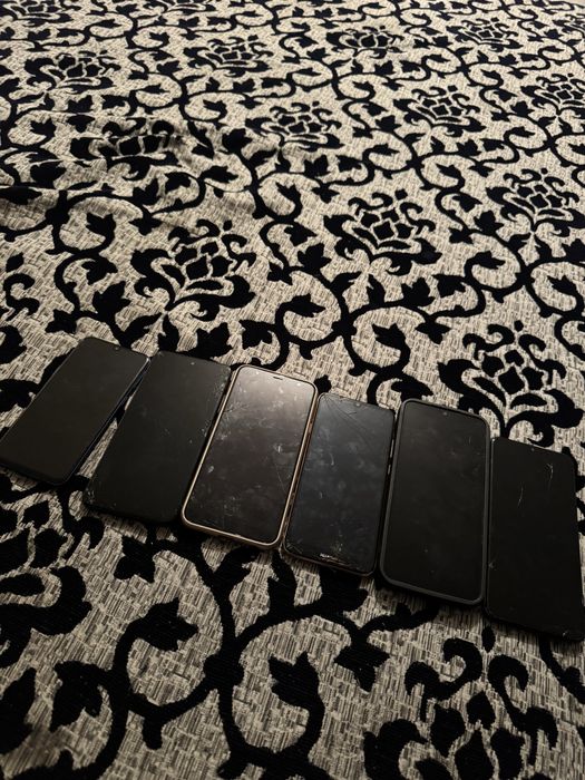 Lot 6 Telefone  cu Display-ul fisurat