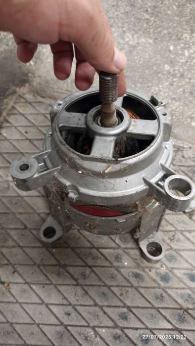 Продавам ел. двигател за пералня Канди