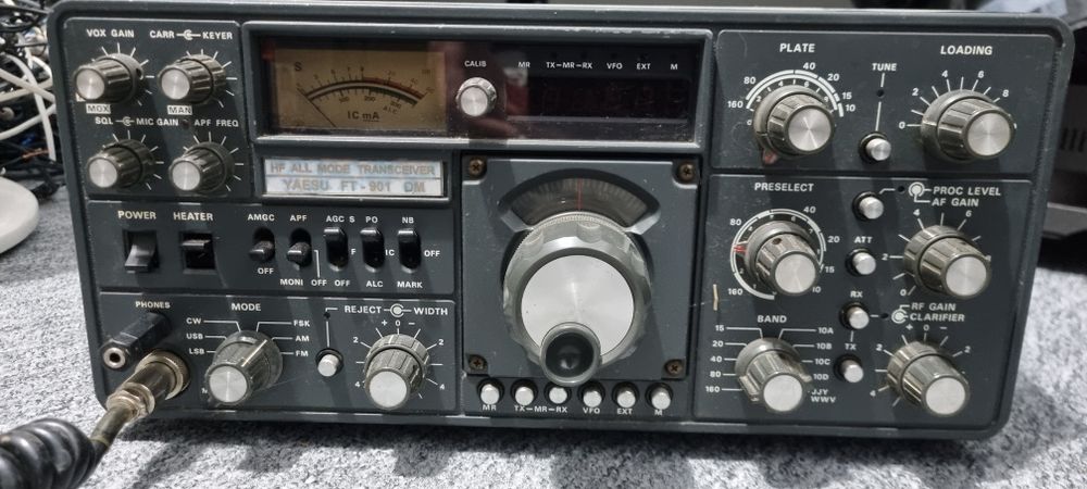 Statie transceiver Yaesu FT 901 DM si  FT 780 R
