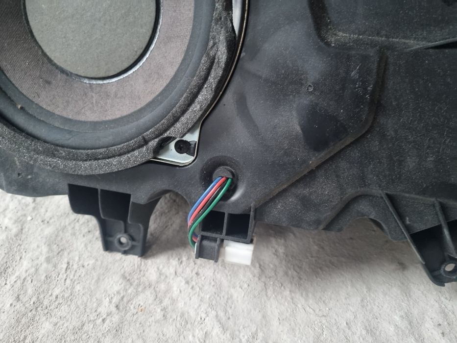 Ix35 - субуфер и кора