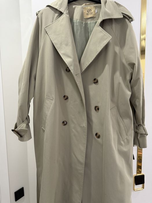 Платье женские и плащи