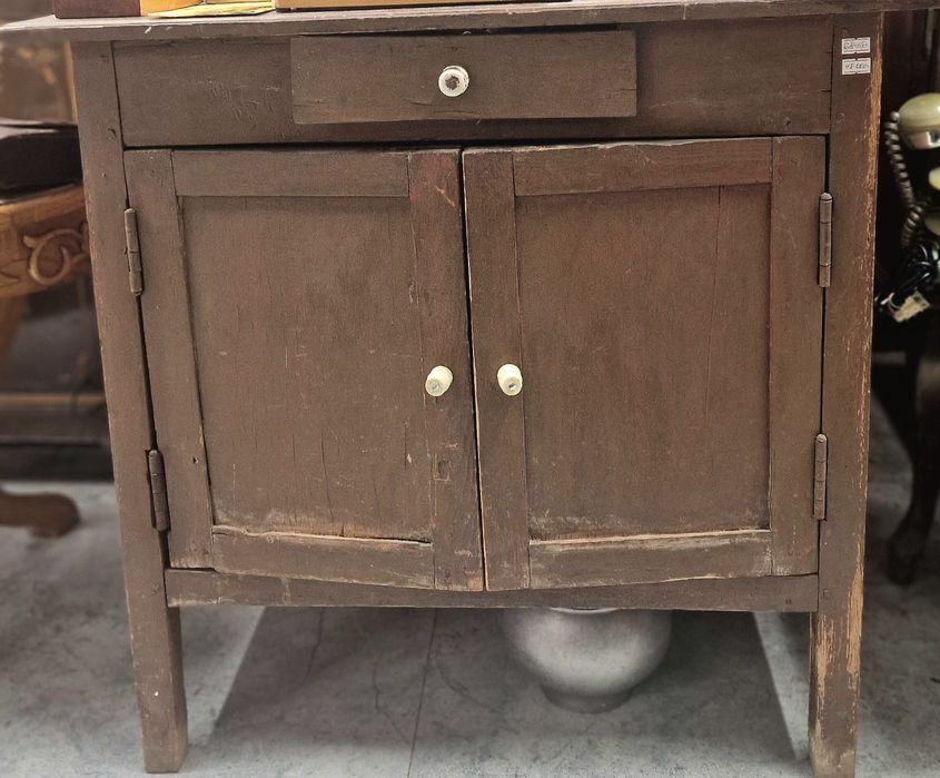 Тумбочки деревянные. Ретро.