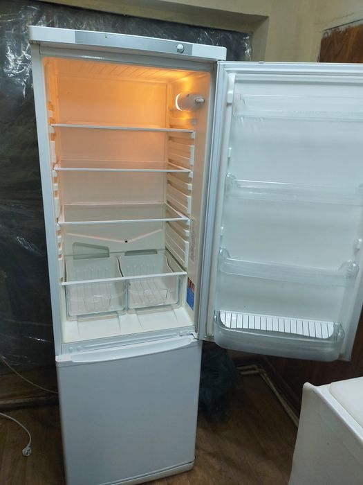 Xaladilnik " INDESIT "