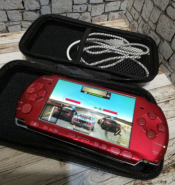 Эксклюзив PSP 3000 красная