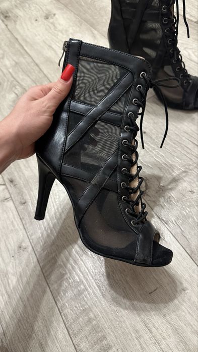 Продам профессиональные туфли хилсы для танцев