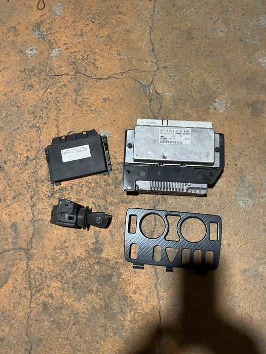 Запчасти на мерседес 2000 года.