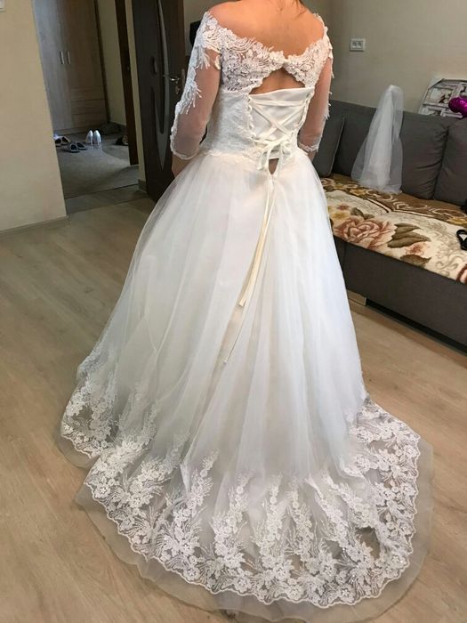 Vand sau inchiriez Rochie de mireasa cu trena