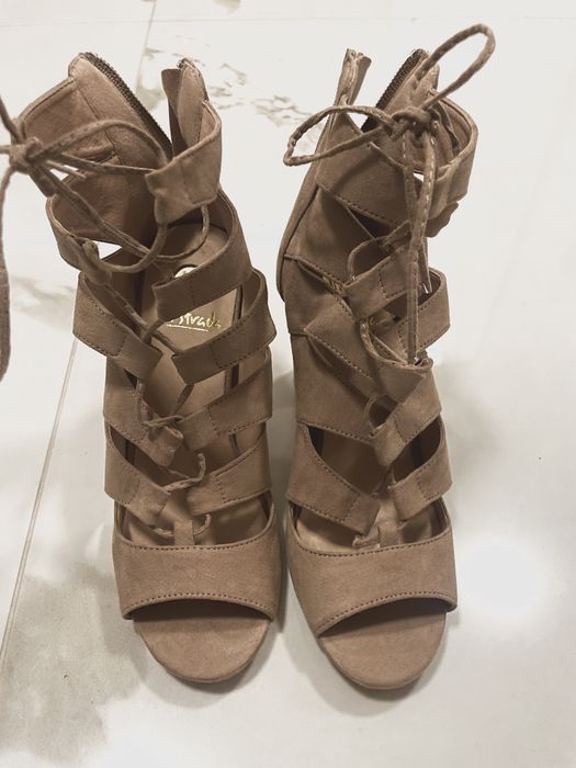 Сандали на ток с връзки La strada