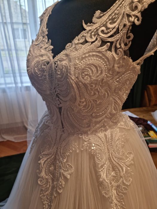 Vand rochie mireasa!