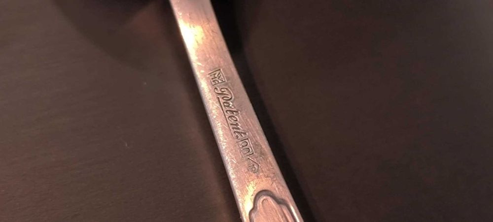 Продават се комплект от 5 дълбоко посребрени лъжички за кафе.