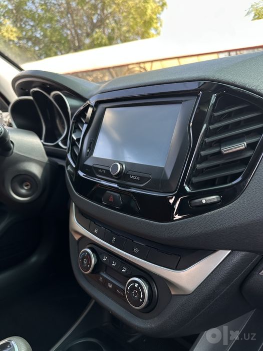 Продам Lada Vesta SW Cross 1.8 AMT Robot