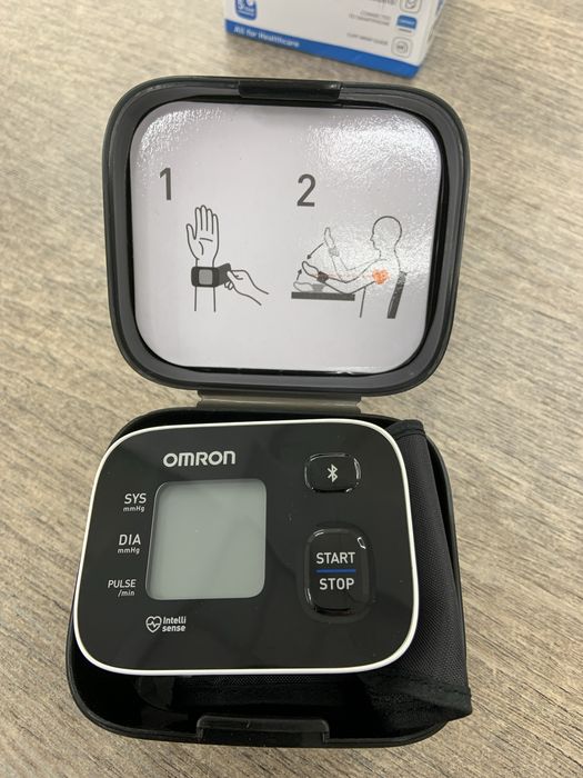 Tensiometru Omron RS3 Intelli It