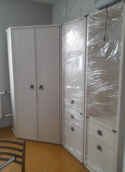 Продаю угловой шкаф