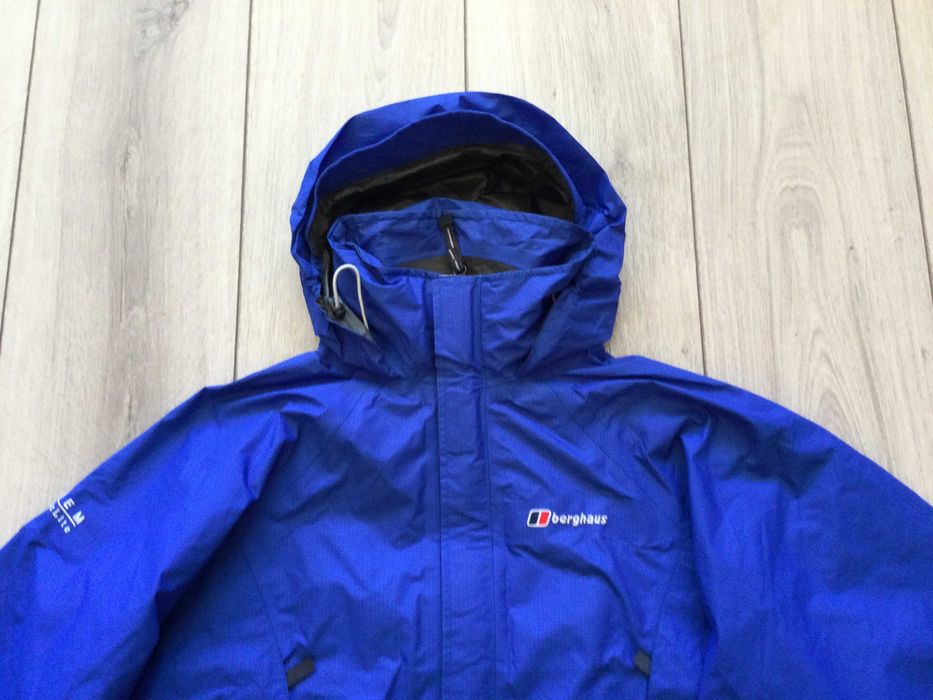 НОВА дамско синьо яке ветровка горнище BERGHAUS Goretex размер 12 / М
