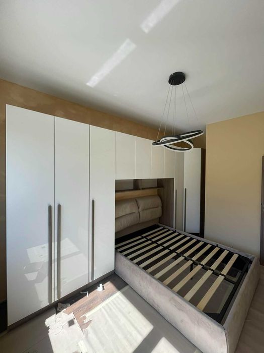 Изпълняване на интериорни решения. Сглобяване, монтаж, и проектиране на цялостно обзавеждане. Обемни офис проекти.