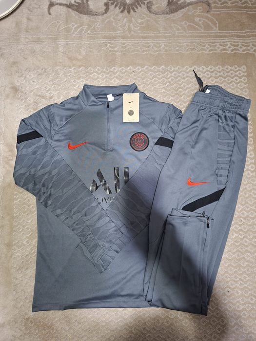 Compleu psg cu eticheta