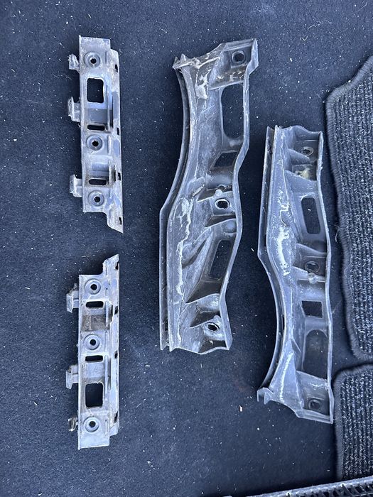 Държачи за Предна Броня VW Passat B6 2010Година