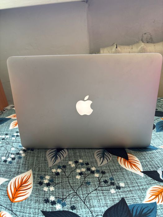 MacBook Pro apple