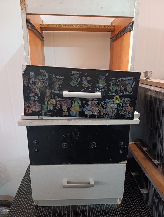 Shkaf tumbochka sotiladi.