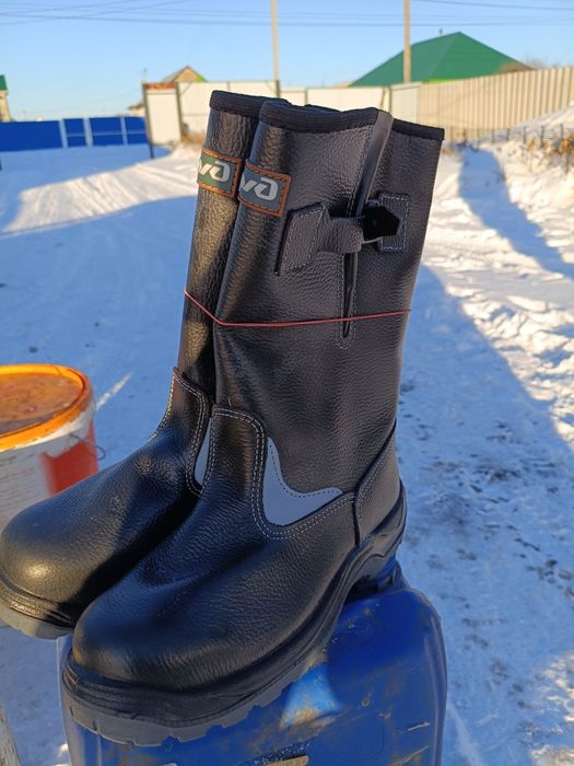 Продам спец обувь