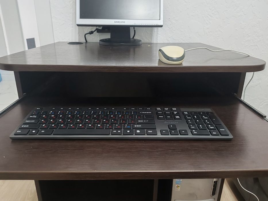 Компьютер+стол+клавиатура+мышка