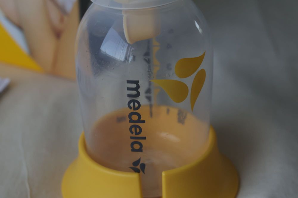 Ръчна помпа за кърма Medela Harmony + Подарък