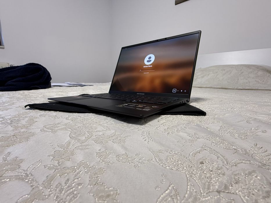 Laptop Asus Zenbook Oled AMD Ryzen 7 16gb Ram LPDDR5X