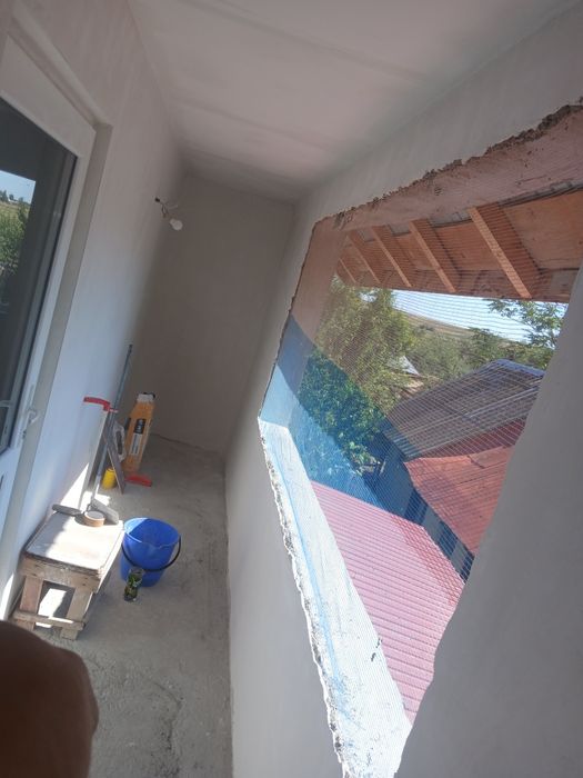 Echipă serioasă de 2–3 persoane, cu experiență în renovări interioare  parchet- Glet și îndreptarea pereților - Zugrăvit -Gresie-Faianță