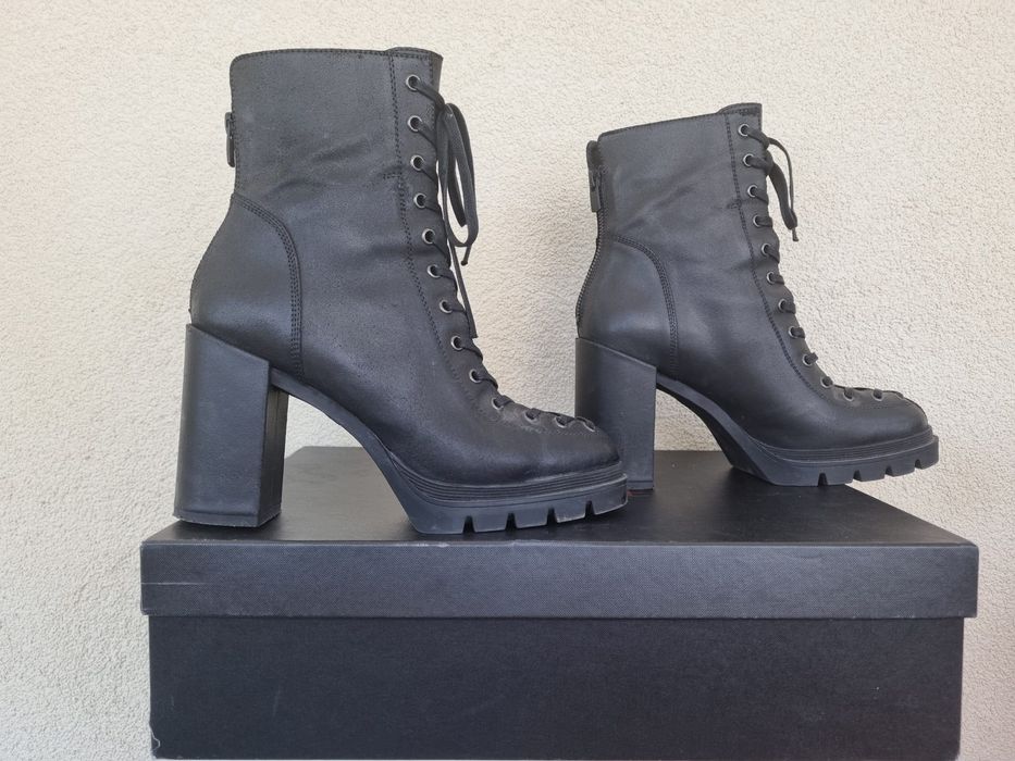 De vanzare botine Musette din piele intoarsa