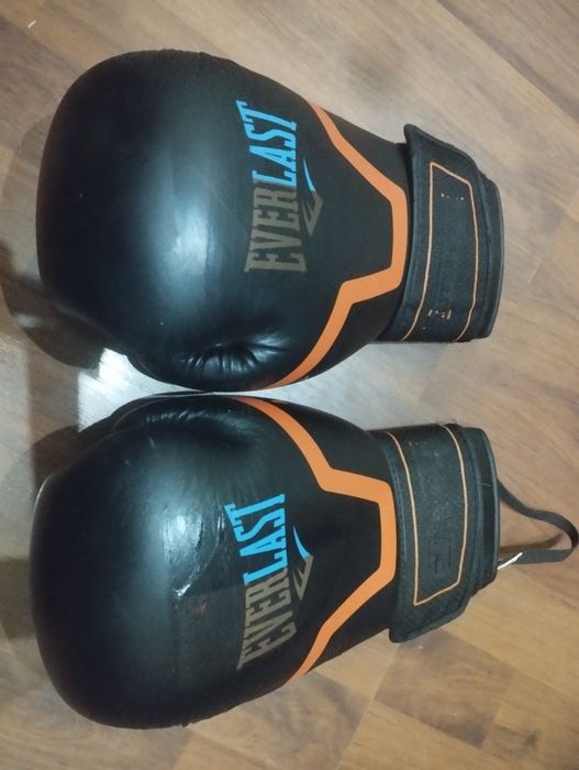 Боксёрские перчатки