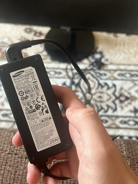 Монитор Samsung для компьютера