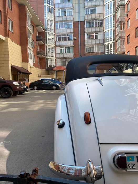 Ретро автомобиль