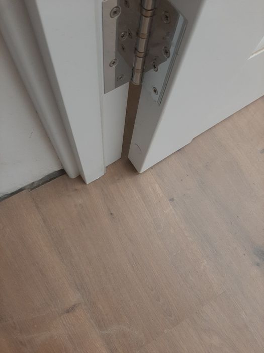 Укладка ламината и кварцвинила, монтаж плинтусов