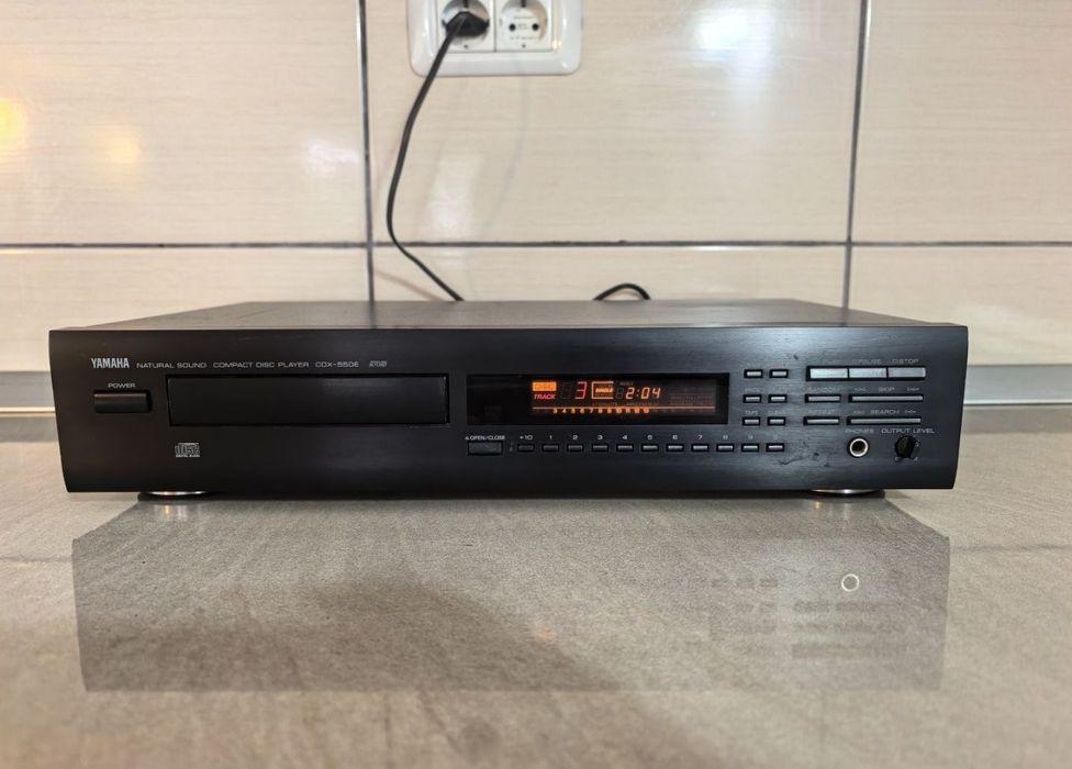 CD player Yamaha CDX 550E