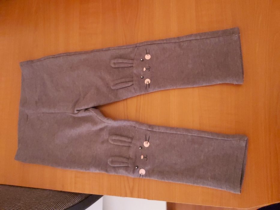 Hainute de toamna fetiță