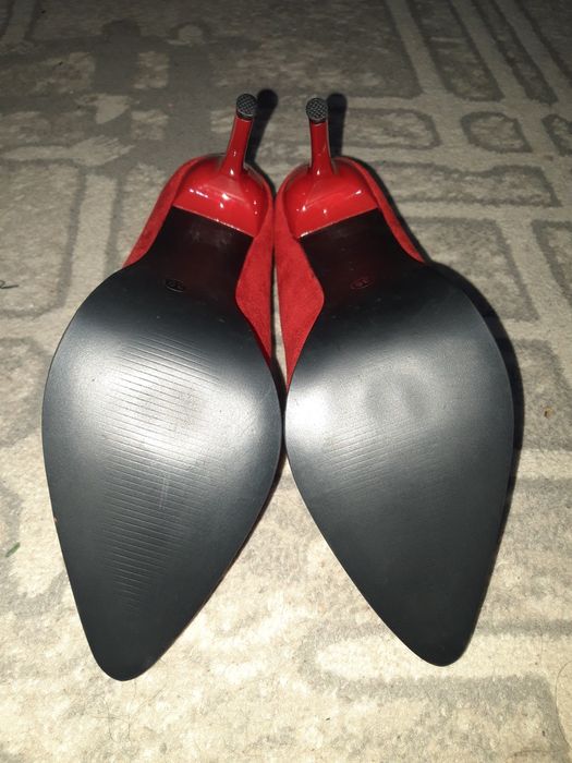 Новые красные туфли