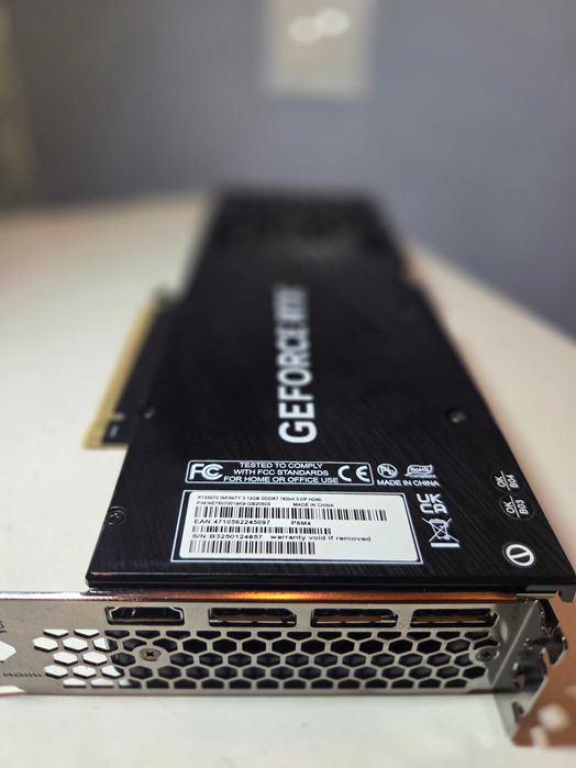 Vand placa video in GARANTIE nVidia GeForce RTX 5070 ca noua