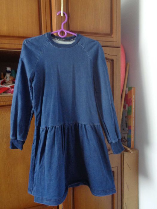 Vand rochie de blugi pt dama.