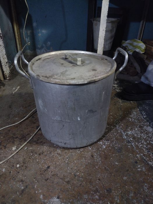 Алюминиевая кастрюля